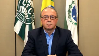 Follador admite eliminação vergonhosa do Coritiba, aceita críticas e fala em “corrigir rota”