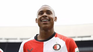 Ex-Coritiba completa marca histórica na Europa e comemora renovação
