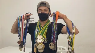 PM acha medalhas roubadas de ginasta em lixeira e diz que ladrões se “arrependeram”