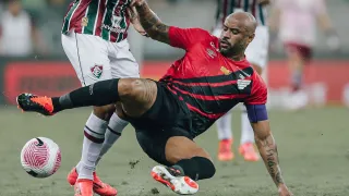 Thiago Heleno pede pacto no Athletico e garante: “Não vai ter rebaixamento”