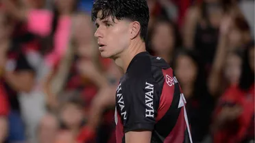 Zapelli perde espaço no Athletico e vira alvo de gigante argentino