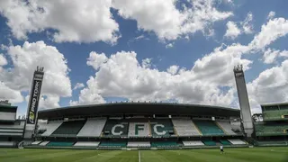 Mesmo com queda na dívida, Coritiba ainda deve mais do que possui