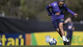 Marta leva pancada em treino da seleção brasileira, mas não preocupa; Nycole não treina