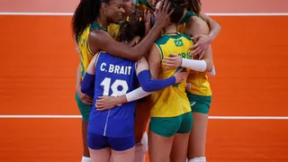 Brasil não segura americanas e sai com a medalha de prata no vôlei feminino