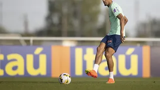 Preparação contra Tunísia acirra briga por últimas vagas na seleção brasileira