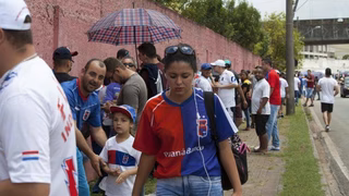 Torcida do Paraná faz fila quilométrica por ingressos de jogo no Couto