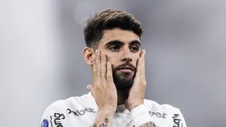 Por que o árbitro não deu pênalti em lance de mão de Yuri Alberto em Corinthians x Grêmio?
