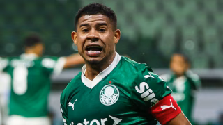Athletico encaminha chegada de lateral do Palmeiras