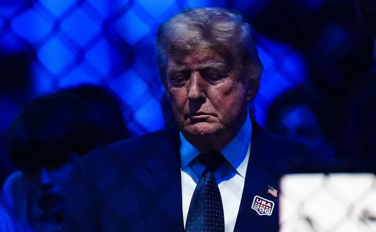 Donald Trump acompanha o UFC Casa Branca em área reservada do evento realizado em Washington.
