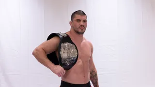 Campeão mundial, kickboxer curitibano tem desafio internacional