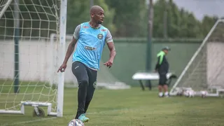 Val e Waguininho são relacionados contra o Vasco; Sales fica fora