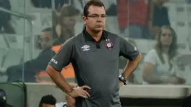 Rival da Série B anuncia ex-Athletico como novo técnico