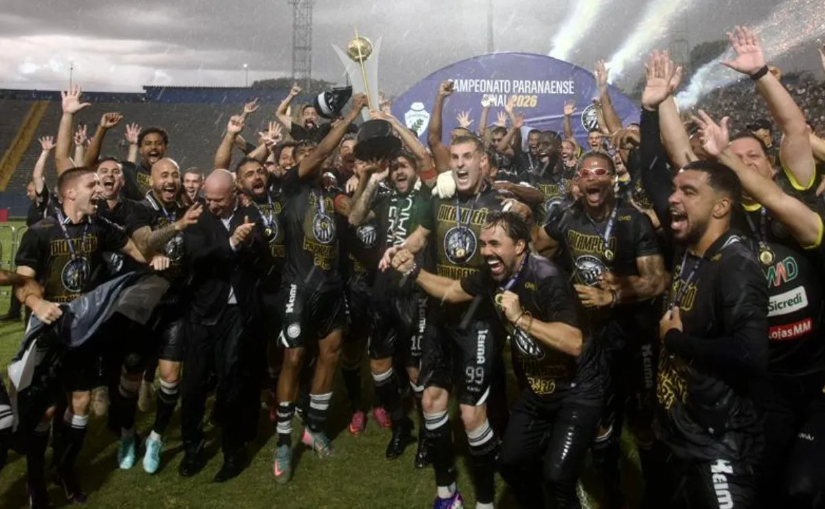 Jogadores do Operário comemoram o título do Campeonato Paranaense 2026