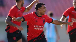 Petterson mostra estrela e estreia com gol pelo Athletico