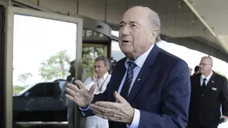 Blatter diz escolha do Catar para Copa foi “um erro” e culpa Platini