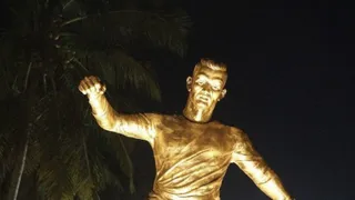 Estátua do português Cristiano Ronaldo causa revolta em cidade da Índia