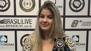 Aluna da PUC supera preconceito e ganha grande torneio de poker em Curitiba