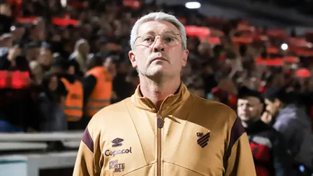 Odair Hellmann dá recado para a torcida do Athletico após sequência inédita