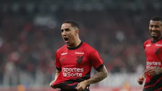 Athletico acerta renovação de contrato com volante Christian