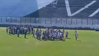 Treino do Vasco em São Januário tem invasão e tiros; veja vídeos