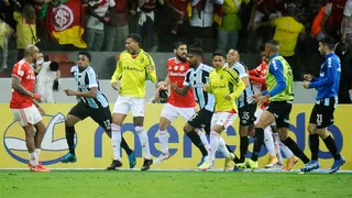 Coibir zoeiras e provocações pode nos levar ao minuto de silêncio. Para o futebol