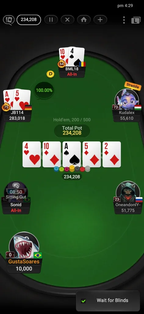 Mesa de Texas Hold'em na GGpoker no momento do showdown.