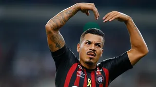 Ex-lateral de Athletico e Coritiba é preso por dívida de pensão alimentícia
