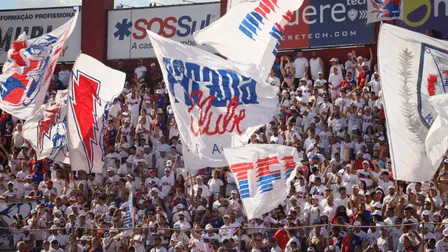 Tcheco convoca torcida para momento decisivo do Paraná Clube