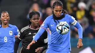 Quem é Wendie Renard, estrela que liderou “motim’” na França e é dúvida contra o Brasil