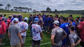 Torcedores do Paraná vão ao CT e cobram diretoria, elenco e comissão técnica