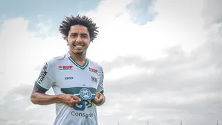 Osman aciona Coritiba na Justiça e cobra R$ 400 mil em ações