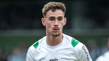 Joia do Coritiba celebra titularidade e relembra drama que atrasou estreia