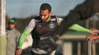 Após mais de dois meses, Coritiba oficializa a contratação de atacante ex-Azuriz
