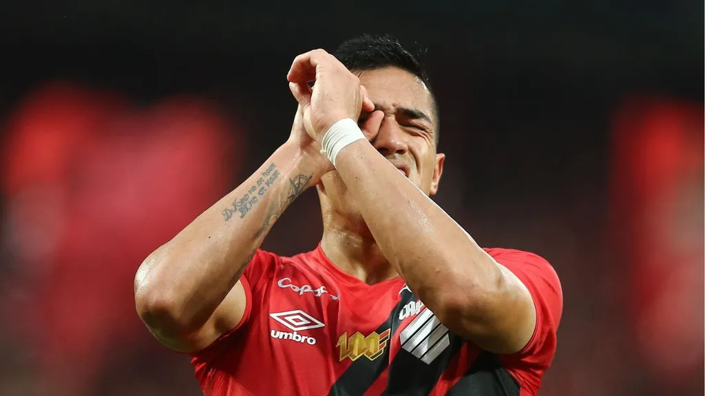 cuello-athletico-ligga-arena