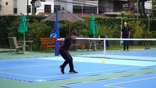 Pickleball vira febre entre os amantes das raquetes