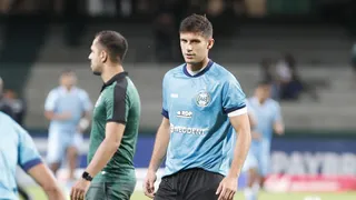 Zagueiro do Coritiba foi agredido por companheiro em vestiário durante intervalo de jogo