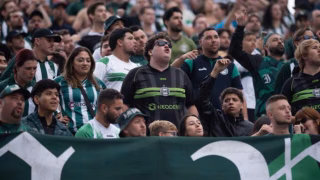 Organizada do Coritiba perde os 3 gols, mas domina festa em São Paulo