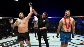 Brasileiros recebem “gancho médico” leve após vitórias no UFC Ilha da Luta 7