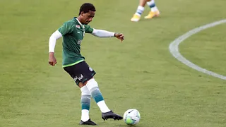 Matheus Sales evolui em tratamento de lesão e deve voltar aos treinos no Coritiba