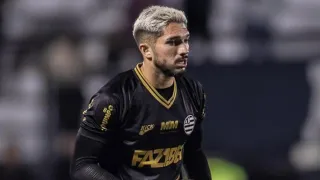 Volante ex-Coritiba rescinde contrato e deixa o lanterna da Série B