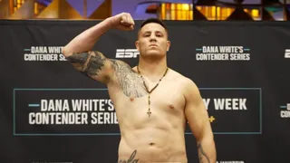 Curitibano assina com o UFC e já tem data e rival definidos para estreia