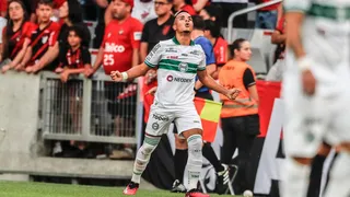 Oliveira brinca com Kaio César: “Não quero que fique perninha”
