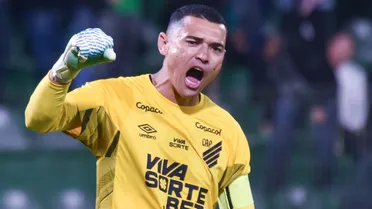 Santos fica no Athletico em 2026? Entenda o futuro do goleiro
