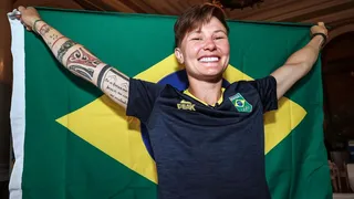 Conheça Isaquias Queiroz e Raquel Kochhann, os porta-bandeiras do Brasil em Paris