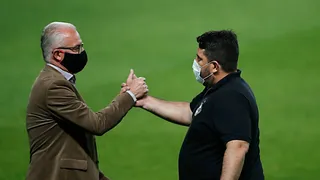 Derrotas de Athletico e Coxa chamam a atenção para trabalhos de Dorival e Barroca