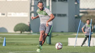 Coritiba: Dalberto recebe multa e é reintegrado; lateral negocia saída