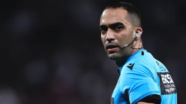 Corinthians x Athletico: Árbitro dá bronca em VAR durante lance polêmico