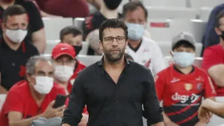 Valentim comemora quatro dias entre jogos para recuperar elenco do Athletico