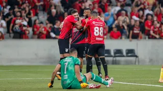 Athletico atropela o Rayo Zuliano em casa e segue 100% na Sul-Americana
