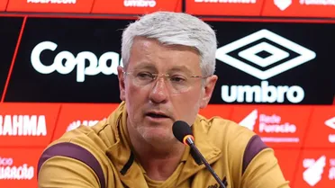Hellmann vai salvando o Athletico, rezando o Credo e pregando verdades